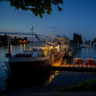 Botel Ophoven Belgie by night